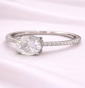 Classic Solitaire AD Diamond Ring – Elegant Silver Finish Statement Ring